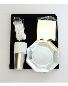 Kit Menaje Pequeño Plateado Platos Cubierto Mantel Negro