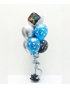 Bouquet congratulation graduate con Helio Certificado, con globos de microfoil y látex, sostenidos por un tuft como base con un espiral