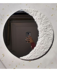 Espejo redondo con fase lunar creciente hecho a mano