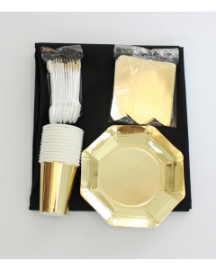 Kit Menaje Pequeño Dorado Platos Cubierto Mantel Negro