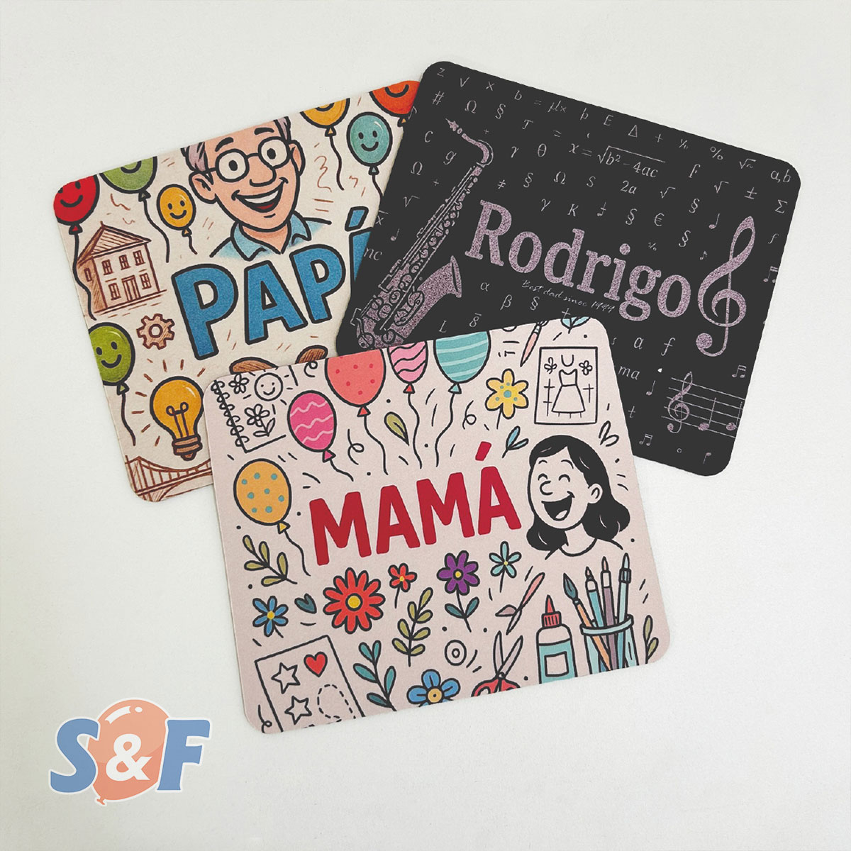 Grupo de pad mouse personalizados con detalles coloridos en fondos blancos y negros