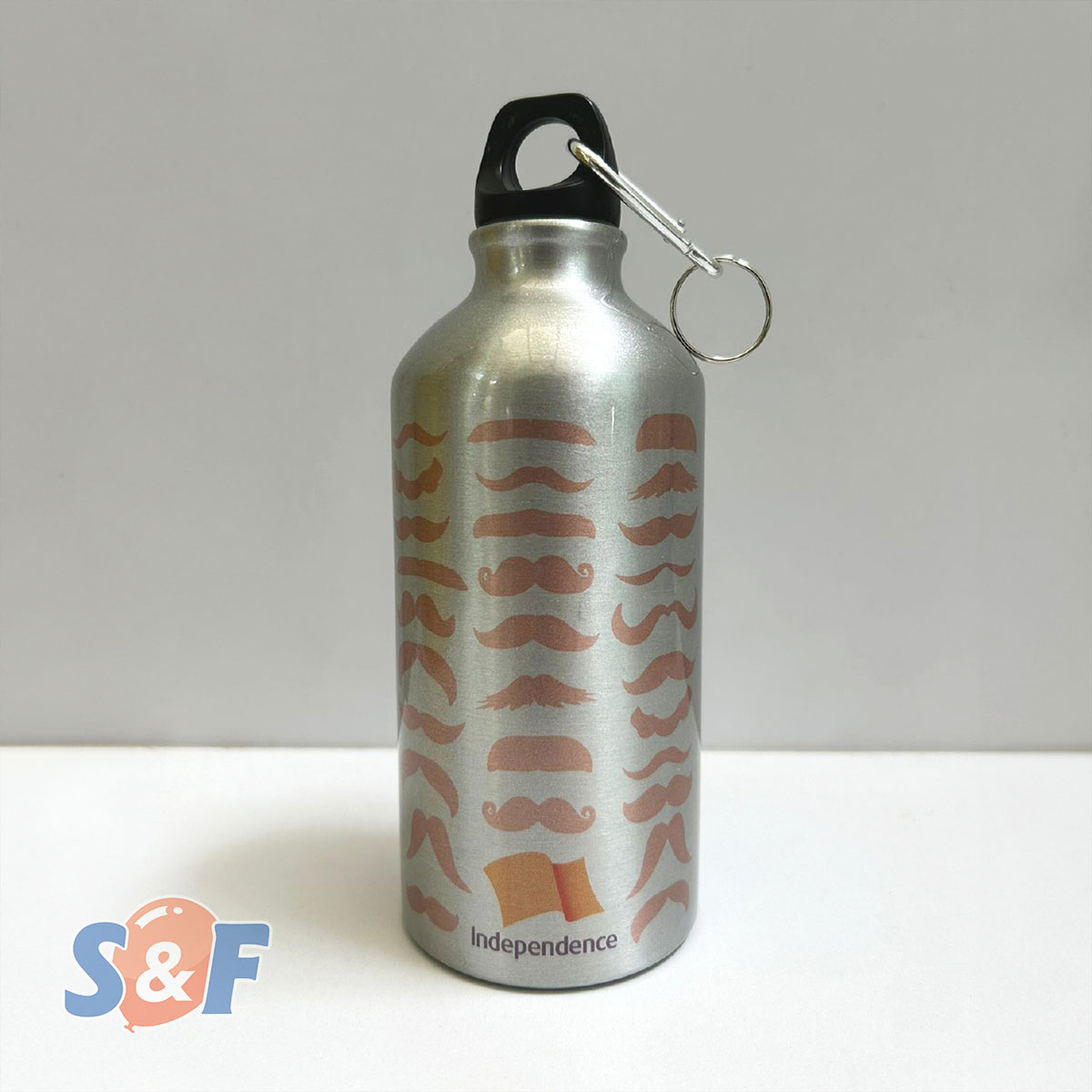 Termo plateado estilo cantimplora personalizado con logo corporativo